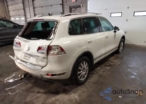 2013 Volkswagen Touareg Tdi Lux z USA, uszkodzony, nr VIN WVGEP9BP3DD011102